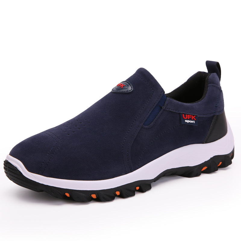 Dunkelblauer Sportschuh für Herren, rutschfeste Sohle, atmungsaktiv, ideal für Outdoor-Aktivitäten. Bequeme Passform, modisches Design.