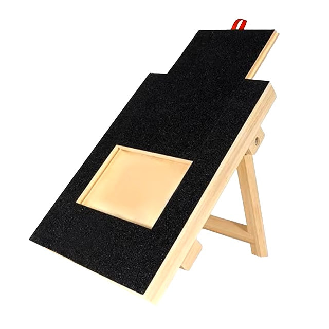 Hundekrallen-Kratzbrett mit Leckerlis, ideal für Krallenpflege, robustes Design, rutschfeste Oberfläche, fördert gesunde Krallenpflege.
