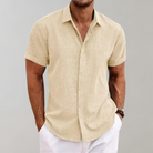 Groen heren poloshirt met korte mouwen, casual stijl, gemaakt van lichtgewicht stof. Perfect voor zomerse outfits en modieuze herenkleding.