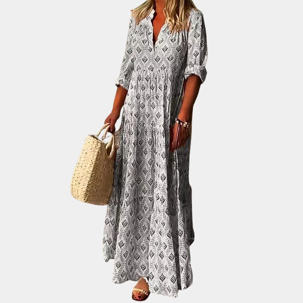 Langes Sommerkleid mit grauem Muster, V-Ausschnitt und 3/4-Ärmeln. Perfekt für Strandmode. Damenmode, Boho-Stil, Maxikleid.