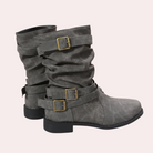 Graue Damenstiefel mit Schnallen, lässiger Stil, ideal für Herbstmode. Hochwertiges Kunstleder, rutschfeste Sohle, modisch und bequem.
