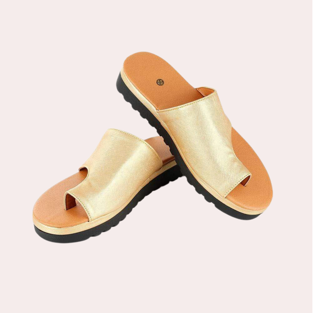 Goldene Damen-Sandalen mit ergonomischem Design, rutschfester Sohle und offenem Zehenbereich. Perfekt für Sommermode und Komfort.