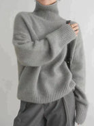 Graue Kaschmir-Rollkragenpullover für Damen, Herbst/Winter 2023. Weicher, lockerer Strick, 100% Wolle, modisch und warm.