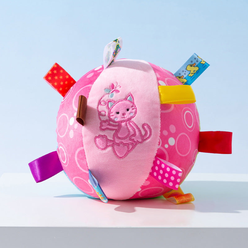 Niedliches, besticktes Quietschball-Haustierspielzeug in Rosa mit Katzenmotiv und bunten Bändern. Perfekt für interaktives Spielen und Spaß.