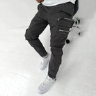 Dunkelgraue Cargohose mit Reißverschlusstaschen, Herrenmode, lässiger Stil, Streetwear.