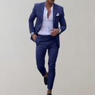 Eleganter dunkelblauer Herrenanzug mit Blazer und Hose, ideal für Business und formelle Anlässe. Stilvoll, modern und hochwertig verarbeitet.