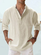 Leinenhemd für Herren in Beige, lässig und atmungsaktiv, ideal für Sommermode. Perfekt kombinierbar mit Freizeit- und Strandoutfits.