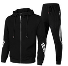 Schwarzer Herren-Trainingsanzug mit Kapuzenjacke und Jogginghose, ideal für Fitness und Freizeit. Sportbekleidung, bequem, modern.