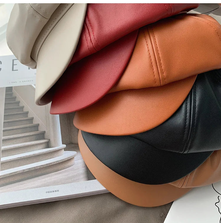 Stilvolle Leder-Newsboy-Caps in verschiedenen Farben, ideal für Herbst und Winter. Hochwertige PU-Leder-Barettmützen für Damen.