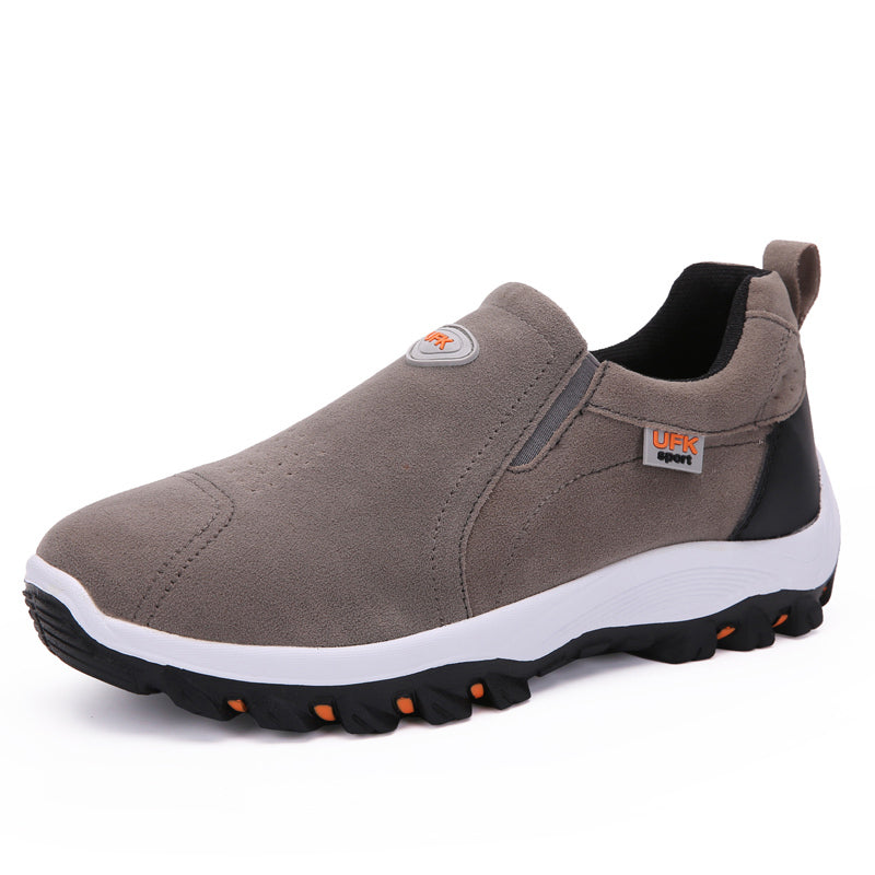 Grauer Herren-Sneaker, rutschfest, atmungsaktiv, ideal für Outdoor-Aktivitäten. Bequeme Passform, sportliches Design, langlebige Sohle.
