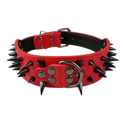 Rotes Hundehalsband mit schwarzen Nieten, Leder, verstellbar, robust, modisch.