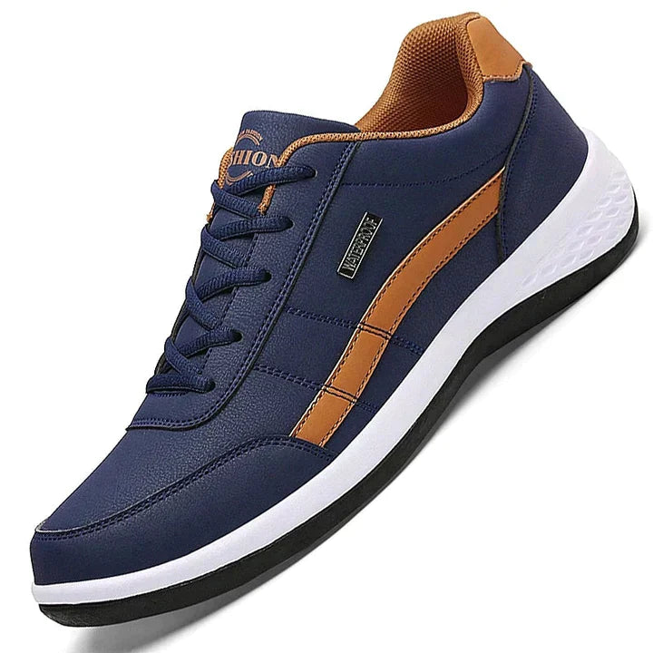 Blauer Sneaker mit braunen Akzenten, bequeme Sportschuhe, modisches Design, rutschfeste Sohle, ideal für Freizeit und Sport.
