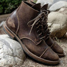 Vintage Lederstiefel für Herren, robust und stilvoll, ideal für Outdoor-Aktivitäten. Hochwertige Verarbeitung, langlebig und modisch.