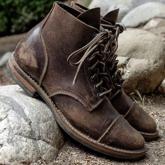 Vintage Lederstiefel für Herren, robust und stilvoll, ideal für Outdoor-Aktivitäten. Hochwertige Verarbeitung, langlebig und modisch.