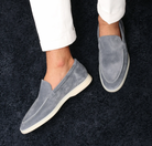 Herren-Lederloafer in Blau, stilvoll und bequem, ideal für Freizeit und Büro. Hochwertige Verarbeitung, rutschfeste Sohle, zeitloses Design.