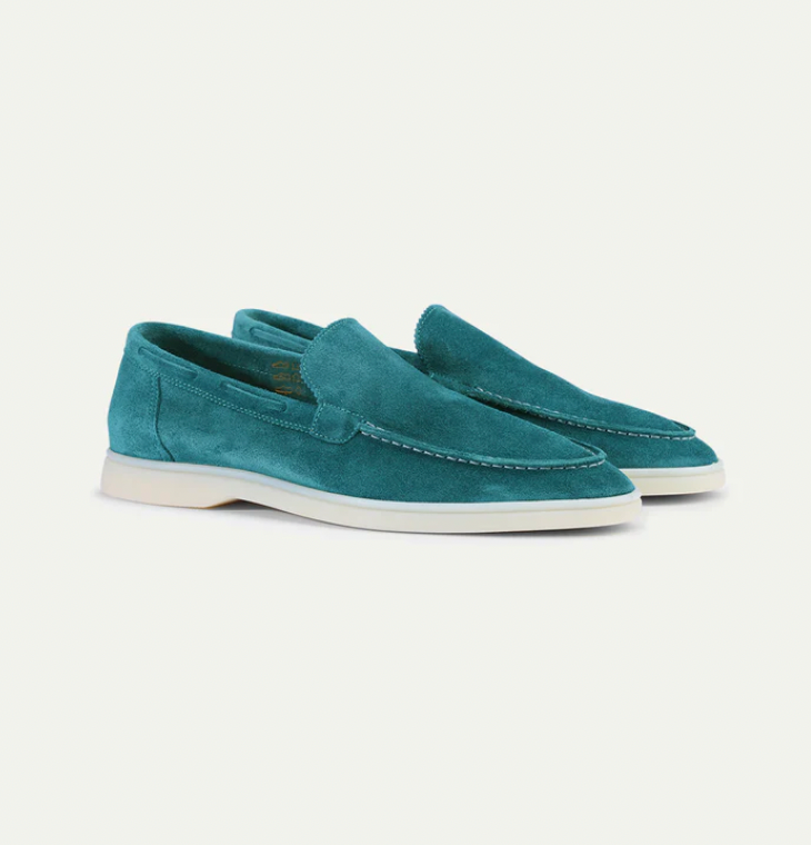 Hochwertige Herren-Lederloafer in Türkis, stilvoll und bequem, ideal für Business und Freizeit. Perfekte Wahl für modebewusste Männer.