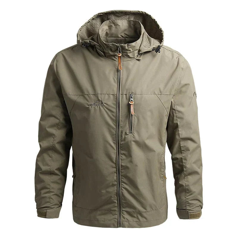 Wasserfeste Outdoor-Jacke in Olivgrün mit Kapuze, Reißverschluss und Brusttasche. Ideal für Wandern und Trekking. Robustes, atmungsaktives Material.