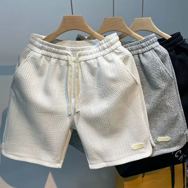 Drei Herren-Shorts aus Eisseide, schnell trocknend, atmungsaktiv, in Weiß, Grau und Schwarz.