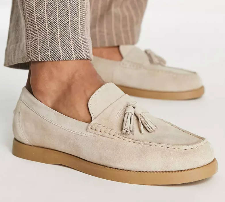 Elegante Herren-Lederloafer in Beige mit Quasten, ideal für Business und Freizeit. Hochwertige Verarbeitung, rutschfeste Sohle, zeitloses Design.