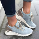 Damen Orthopädische Keilsneaker in Hellblau, bequem und stilvoll, ideal für Alltag und Freizeit. Perfekte Passform, modisches Design, hoher Tragekomfort.