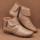 Damenstiefeletten aus Leder in Beige mit Reißverschluss, bequeme Passform, rutschfeste Sohle. Perfekt für Herbstmode und stilvolle Outfits.