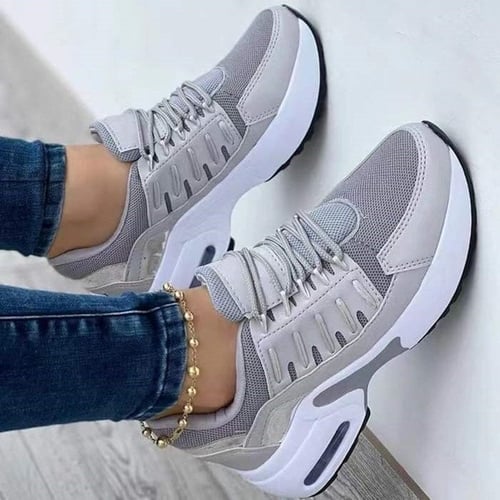 Graue orthopädische Damenschuhe, bequem und stilvoll, ideal für Alltag und Sport. Perfekte Passform, atmungsaktiv, modisches Design.