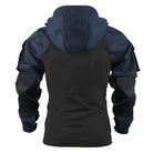 Taktische Jacke mit Kapuze, schwarz-blau, robustes Design, ideal für Outdoor-Aktivitäten, strapazierfähiges Material, vielseitige Taschen.