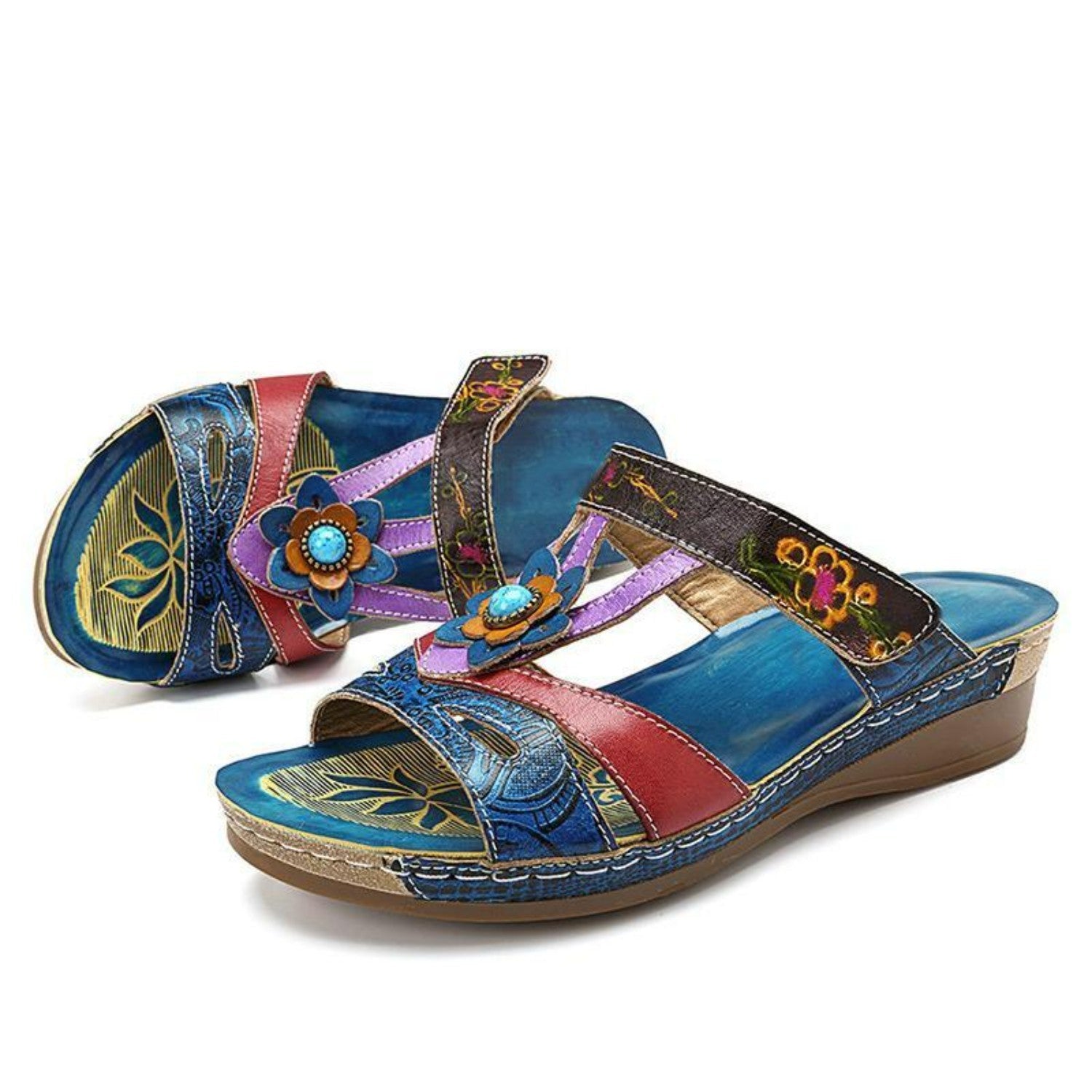 Bunte Damen-Sandalen mit Blumenmuster, Keilabsatz und Lederoptik. Perfekt für Sommermode, bequem und stilvoll. Ideal für Freizeit und Urlaub.