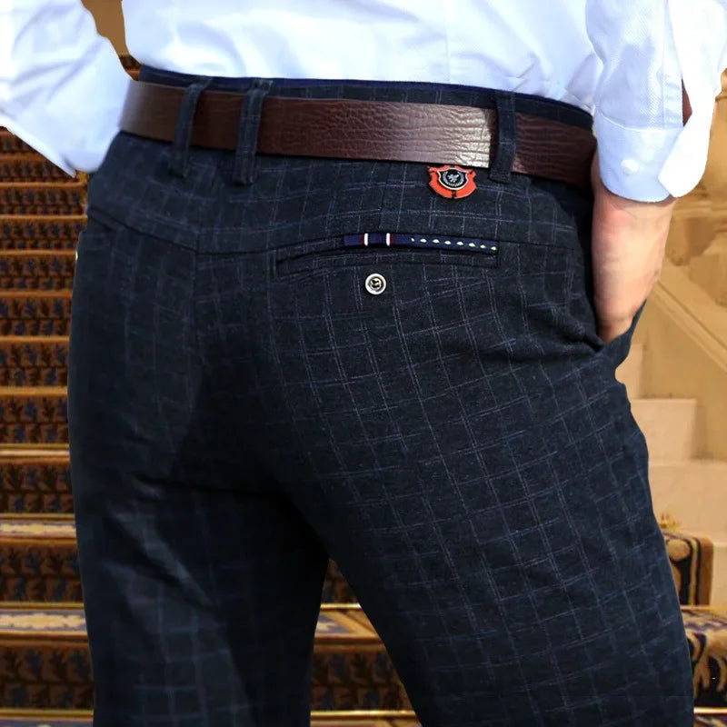 Elegante karierte Herrenhose aus Baumwolle, Slim Fit, elastisch, ideal für Business und Freizeit. Perfekt für stilvolle Anlässe.