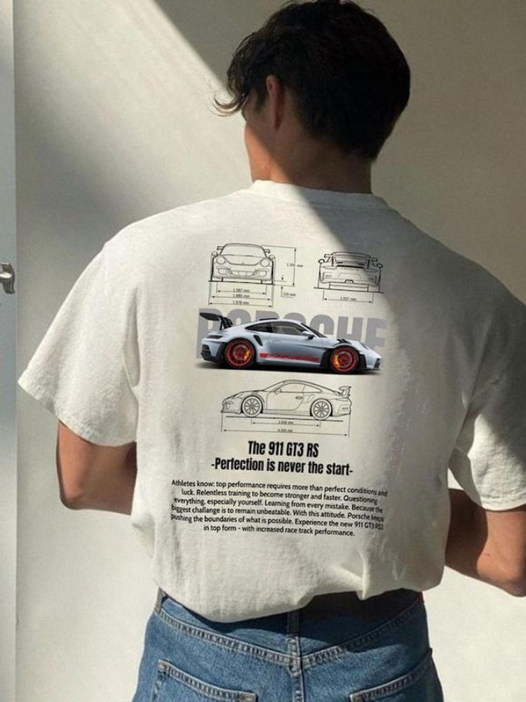 Porsche 911 GT3 RS T-Shirt, weiß, mit detailliertem Auto-Design und technischen Zeichnungen. Perfekt für Motorsport- und Auto-Enthusiasten.