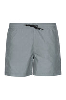 Graue Badeshorts mit dezentem Punktmuster, elastischem Bund und Kordelzug. Perfekt für Strandmode und Sommerbekleidung.