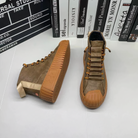 Hochwertige braune Sneaker mit Gummisohle, ideal für urbanen Stil. Perfekt für Herrenmode, Komfort und Langlebigkeit.