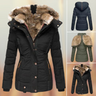 Damen Winterjacke mit Kunstfellkapuze, warm gefüttert, in Schwarz und Grün. Modisch, funktional, ideal für kalte Tage. Hochwertige Outdoor-Bekleidung.