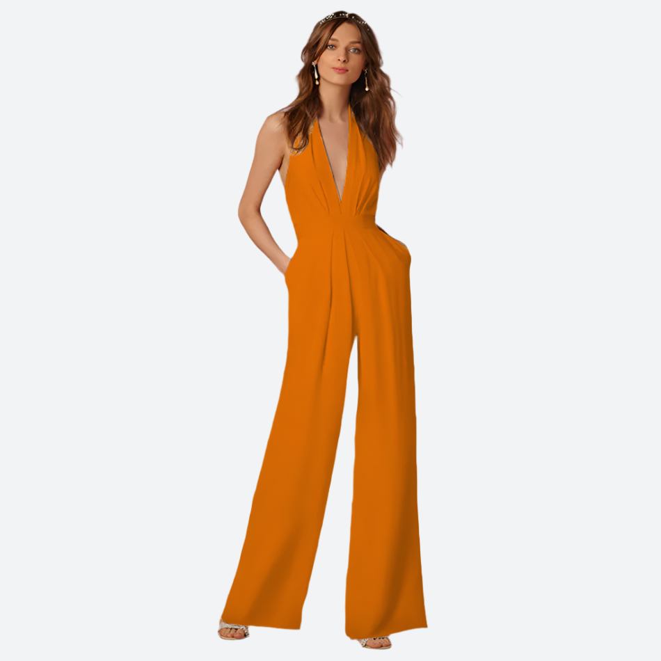 Frau in orangefarbenem Jumpsuit, ärmellos, elegantes Design, Mode, Abendkleidung.