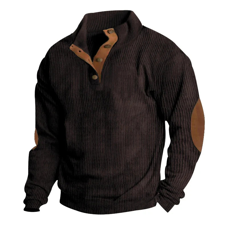 Dunkelbrauner Herrenpullover mit Knopfleiste und Ellenbogen-Patches, ideal für Herbstmode. Stilvoller Strickpullover für Herren.
