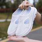Weiße Sportschuhe für Damen, atmungsaktiv und leicht, ideal für Freizeit und Sport. Perfekte Passform und Komfort für den täglichen Gebrauch.