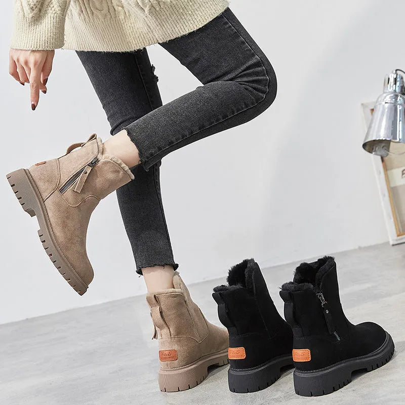 Damen-Winterstiefel mit Fellfutter, rutschfeste Sohle, in Beige und Schwarz. Perfekt für kalte Tage, modisch und funktional.