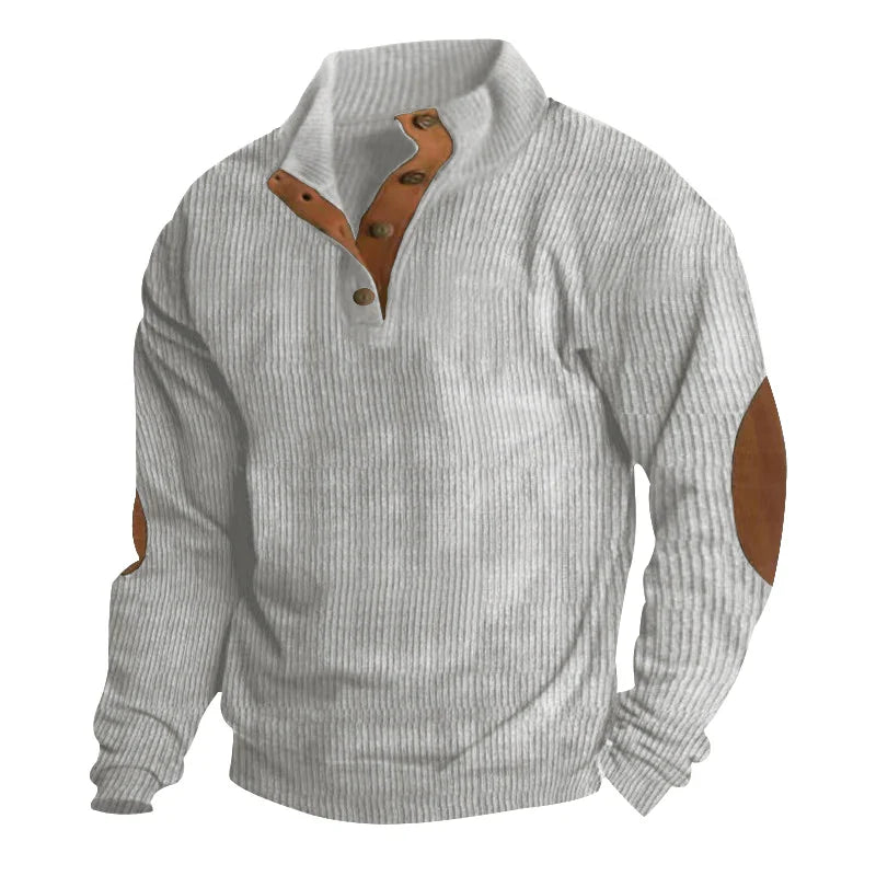 Grauer Herrenpullover mit Knopfleiste und braunen Ellbogen-Patches, ideal für Herbstmode. Bequemer Strickpullover, stilvoll und warm.