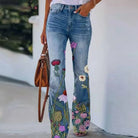 Damen-Jeans mit Blumenstickerei, ausgestellter Schnitt, modisch und vielseitig, ideal für Freizeitoutfits. Hochwertige Denim-Hose für stilvolle Looks.