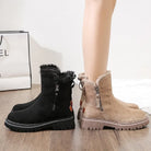 Damen-Winterstiefel mit Fellfutter, Reißverschluss und rutschfester Sohle in Schwarz und Beige. Perfekt für kalte Tage und modische Outfits.