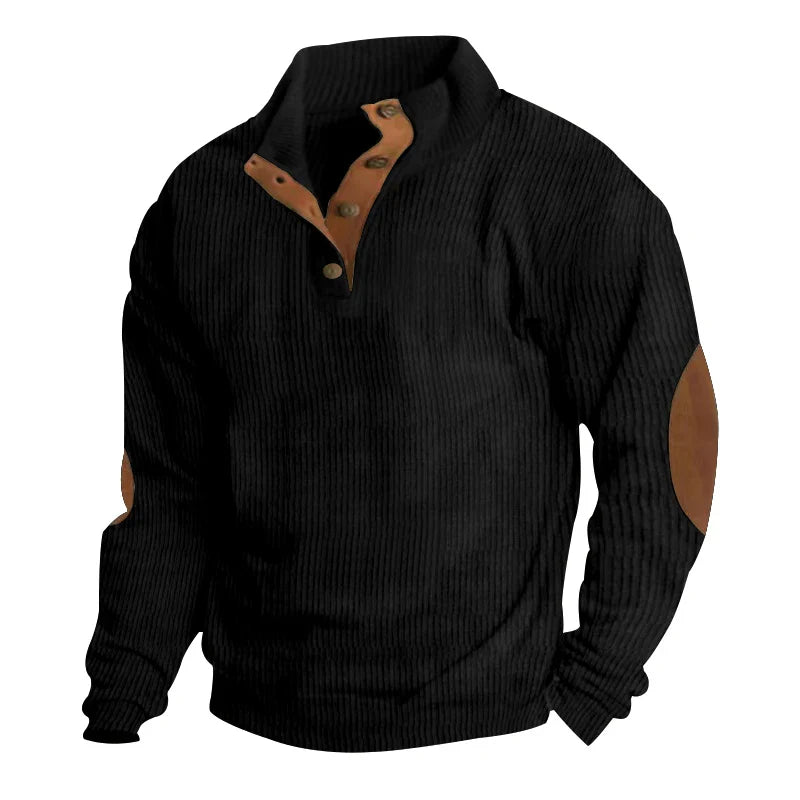 Schwarzer Herrenpullover mit braunen Ellenbogen-Patches und Knopfleiste, ideal für Herbstmode. Stilvoller Strickpullover, warm und bequem.