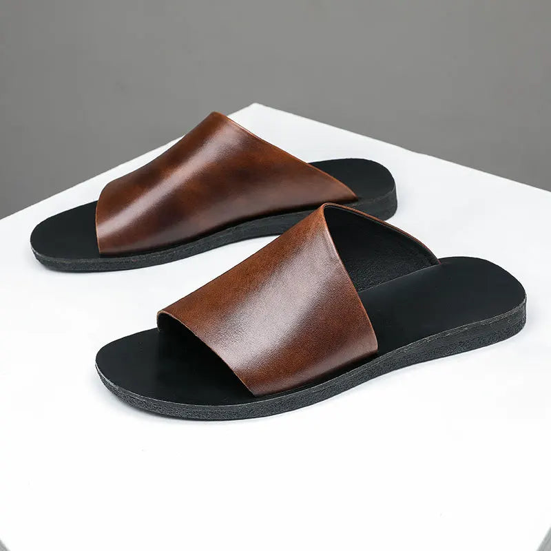 Braune Ledersandalen für Herren, rutschfeste Sohle, minimalistisches Design, Sommerschuhe.