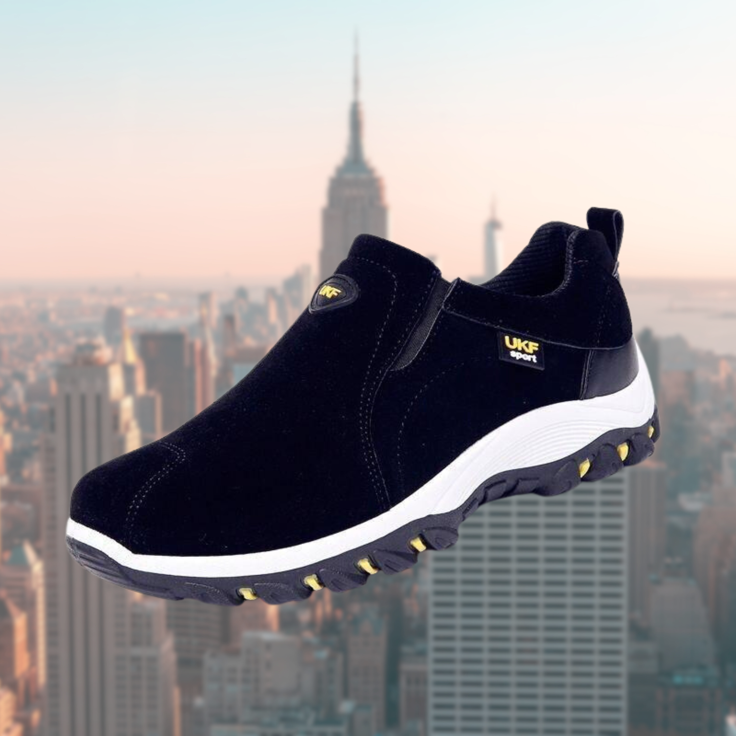 Schwarzer UKF Sportschuh mit rutschfester Sohle, ideal für Outdoor-Aktivitäten. Bequeme Passform, langlebig und stilvoll für Sport und Freizeit.