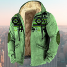 Grüne Herrenjacke mit Kapuze, Ethno-Muster und Fleece-Futter. Perfekt für Herbst und Winter. Modische, warme Outdoor-Bekleidung.