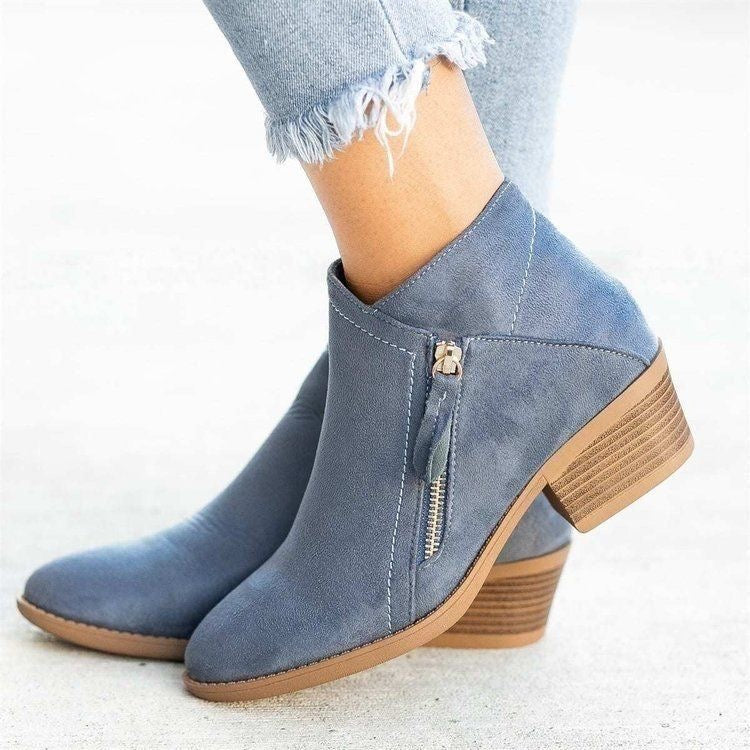 Damen-Stiefeletten in Blau mit Reißverschluss, Blockabsatz und abgerundeter Spitze. Perfekt für Herbstmode und lässige Outfits.
