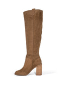 Damen Stiefel aus Wildleder in Camel, kniehoch mit Blockabsatz. Modischer Herbstschuh, ideal für stilvolle Outfits. Hochwertige Verarbeitung.