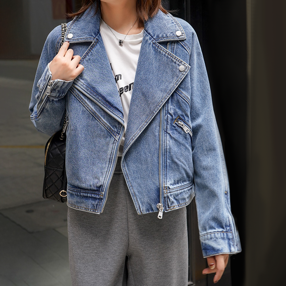 Damen Jeansjacke, lässiger Stil, blaue Denim-Bikerjacke mit Reißverschluss, ideal für modische Outfits, trendige Freizeitkleidung.