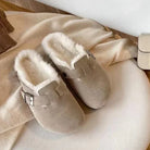 Beige Hausschuhe mit Fellfutter, gemütlich und warm, ideal für den Winter. Perfekte Damen-Pantoffeln für Komfort und Stil zu Hause.