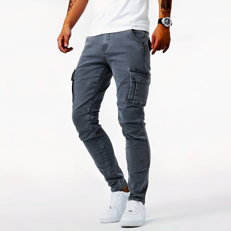 Graue Cargo-Jeans für Herren, Slim Fit, mit Taschen, lässiger Stil, ideal für Freizeitmode.