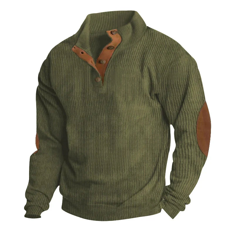 Grüner Herrenpullover mit Knopfleiste und braunen Ellbogen-Patches, ideal für Herbstmode. Bequemer Strickpullover, stilvoll und warm.
